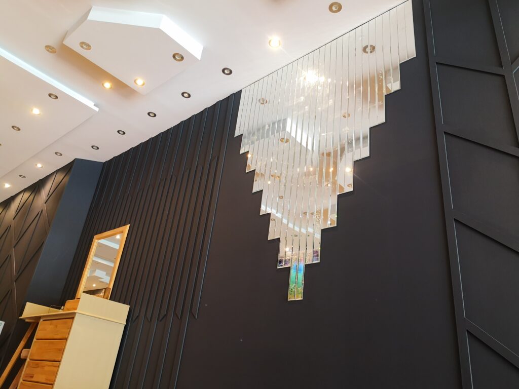 آینه دکوراتیو | کاربردهای آینه دکوراتیو | انواع و قیمت آینه دکوراتیو | ناطقی گلس