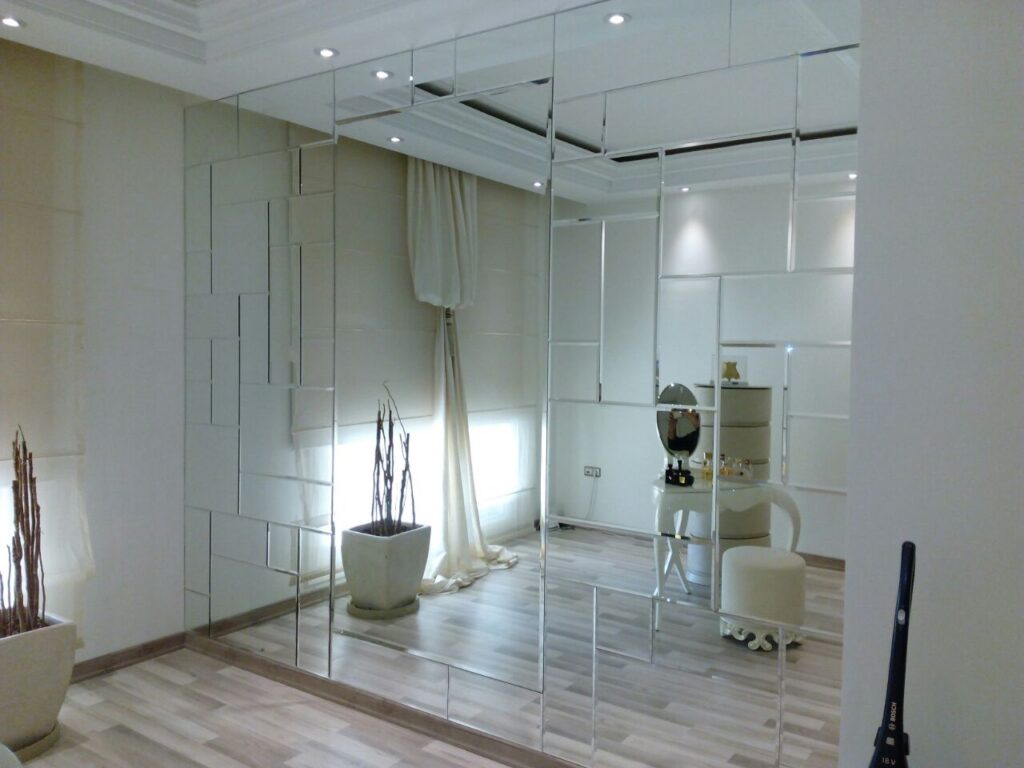 آینه دکوراتیو | کاربردهای آینه دکوراتیو | انواع و قیمت آینه دکوراتیو | ناطقی گلس