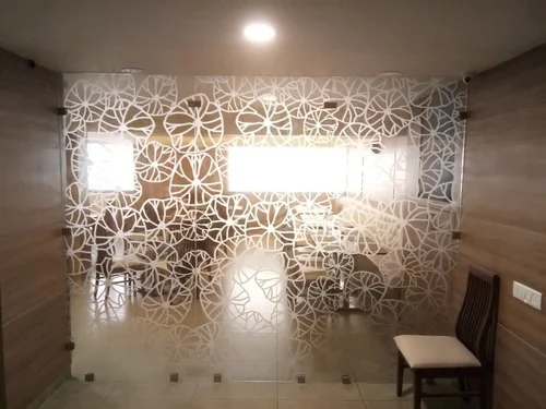 حکاکی روی شیشه | حکاکی روی شیشه چیست | کاربردهای حکاکی روی شیشه|ناطقی گلس