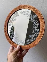 حکاکی روی آینه | حکاکی روی آینه چیست؟ | کاربردهای حکاکی روی آینه | ناطقی گلس